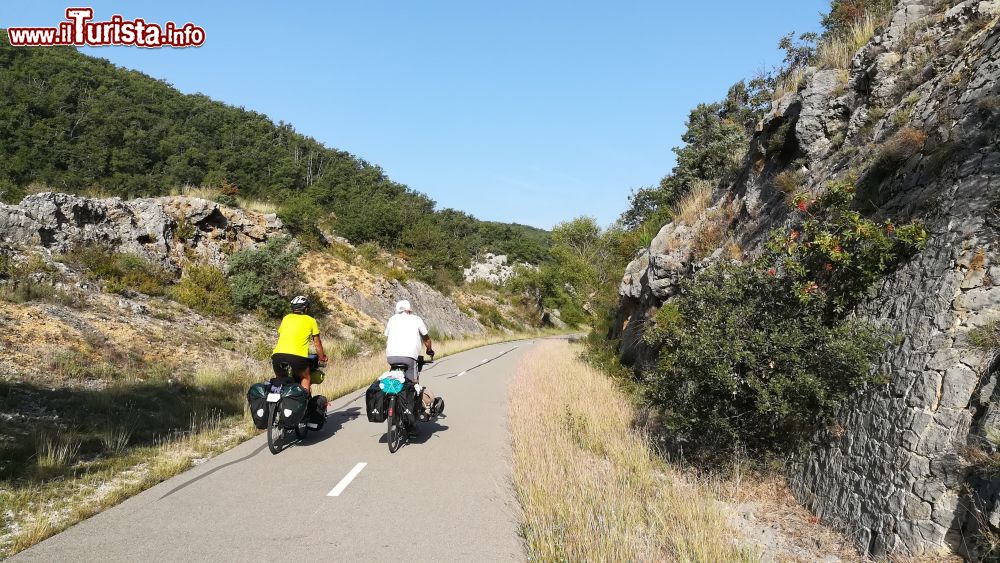 Immagine In sella alle due ruote lungo la Véloroute du Calavon - © Gilles Rouland