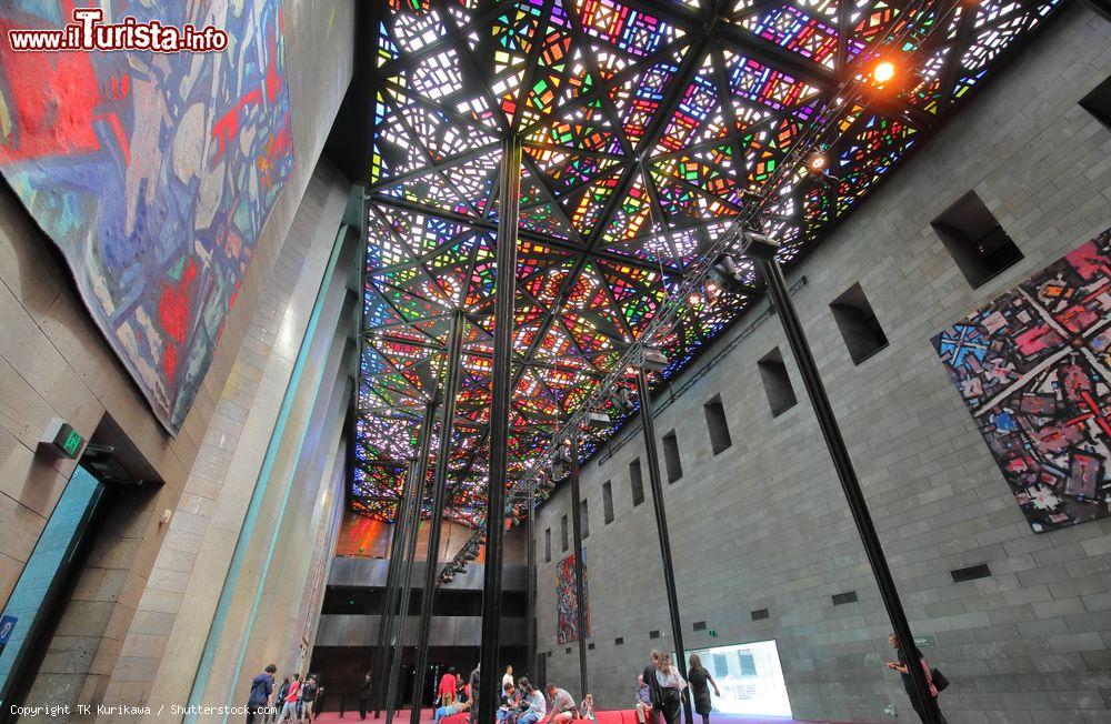 Immagine In visita alla National Gallery of Victoria di Melbourne, Australia. Conosciuto anche come NGV, questo spazio museale artistico è il più vecchio dell'Australia. La sua fondazione risale al 1863 - © TK Kurikawa / Shutterstock.com