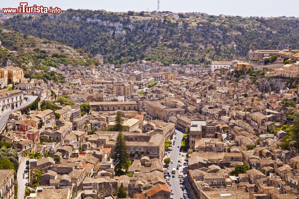 Immagine In volo sulla città di Modica, gioiello barocco della Sicilia