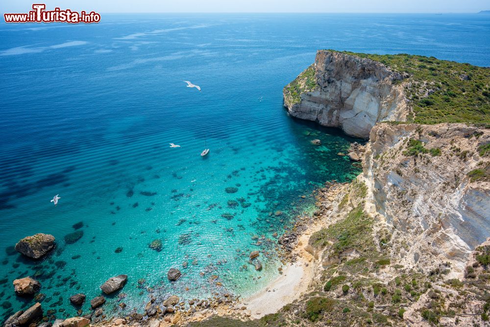 Immagine In volo sulle spiagge più belle di Cagliari, costa sud orientale della Sardegna