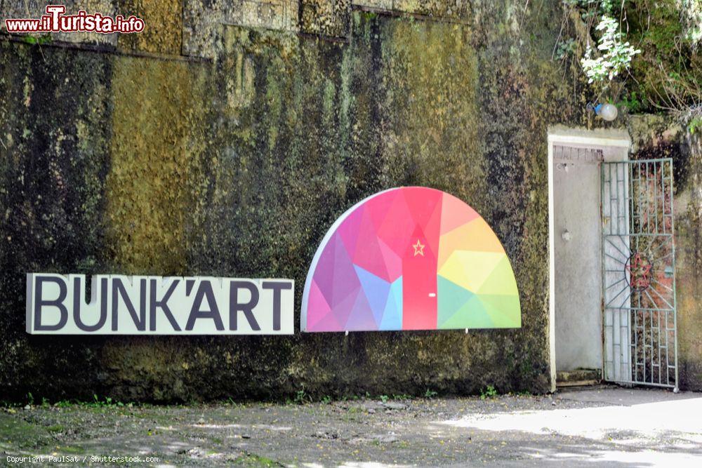 Immagine Ingresso al BunkArt di Tirana, Albania: si tratta di un bunker trasformato in museo di storia - © PaulSat / Shutterstock.com