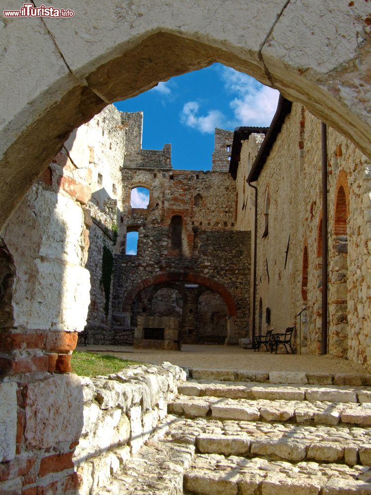 Immagine Ingresso al Castello di Avio in Val d'Adige in Trentino