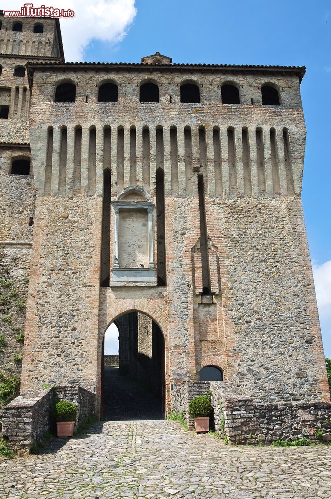 Immagine Ingresso al Castello di Langhirano, Provincia di Parma