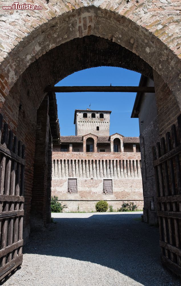 Immagine Ingresso al castello di Roccabianca, nella pianura parmense, Emilia