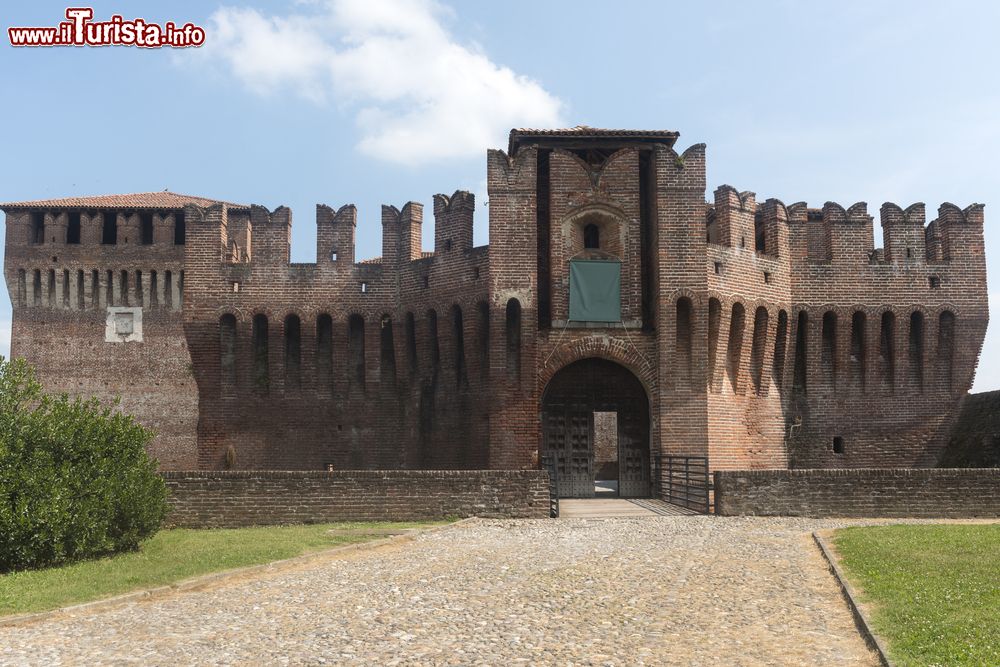 Immagine Ingresso al castello medievale di Soncino in Lombardia