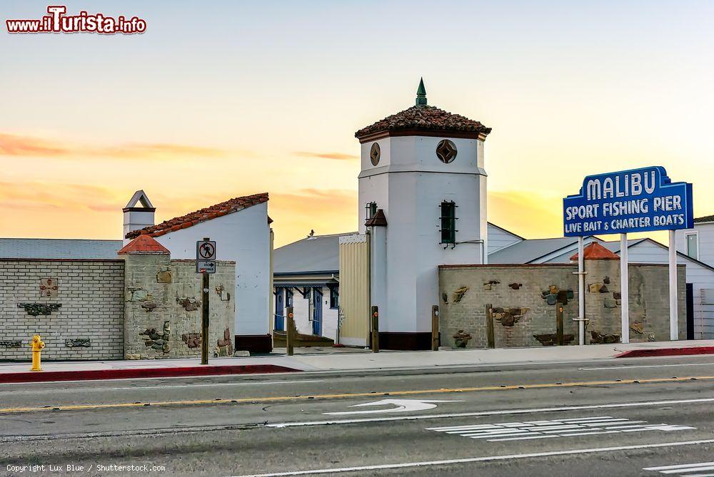 Immagine Ingresso al celebre Malibu Pier sulla Pacific Coast Highway nel sud della California (USA) - © Lux Blue / Shutterstock.com