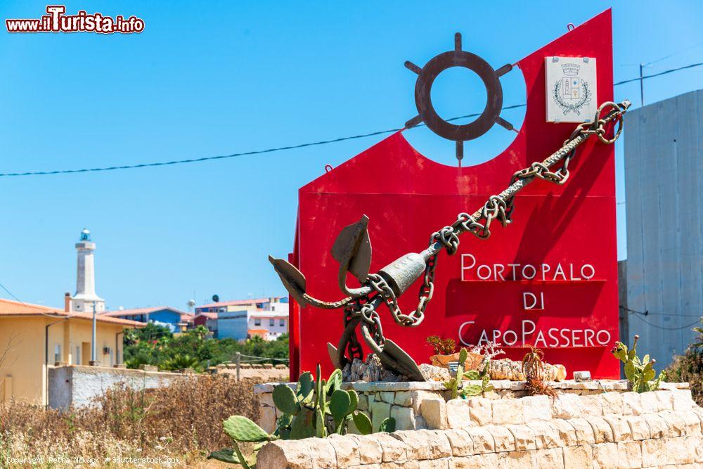 Immagine Ingresso al comune di Portopalo di Capo Passero sulla punta sud-orientale della Sicilia - © Petra Nowack / Shutterstock.com