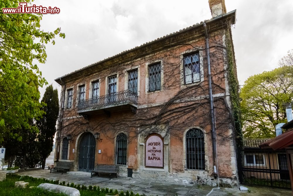 Immagine Ingresso al Museo di Storia a Varna, Bulgaria.