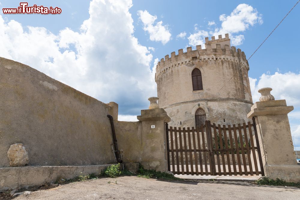 Immagine ingresso dello storico mastio di Torre Vado in Puglia