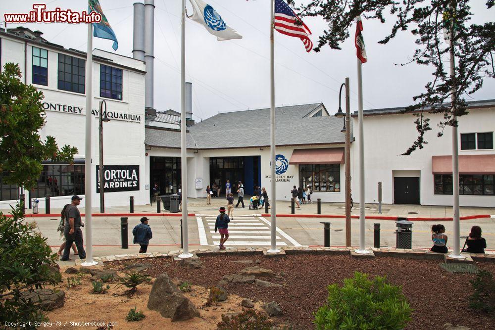 Immagine Ingresso del Monterey Aquarium una delle attrazioni della costa del Big Sur in California - © Sergey-73 / Shutterstock.com