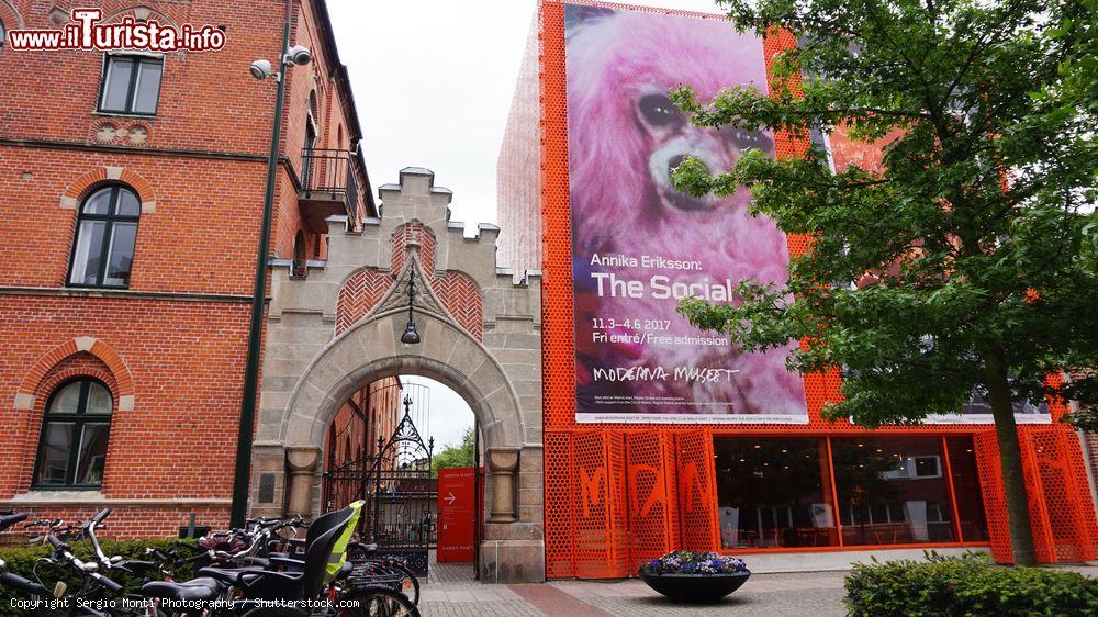 Immagine Ingresso del Museo di Arte Moderna e Contemporanea a Malmo, Svezia. Inaugurata nel dicembre 2009, è una sede distaccata del museo di Stoccolma - © Sergio Monti Photography / Shutterstock.com