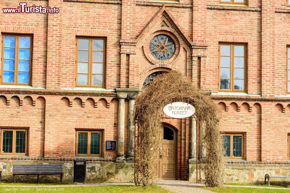 Immagine Ingresso del Museo di Storia dell'università di Lund, Svezia. Edificato nel 1845, l'edificio in mattoni è stato trasformato in area museale e aperto al pubblico nel 1918. Si tratta di un monumento storico nazionale - © Imfoto / Shutterstock.com