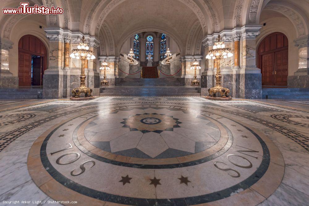 Immagine Ingresso del Palazzo della Pace a L'Aia, Olanda, con i suoi mosaici e le decorazioni neorinascimentali - © Ankor Light / Shutterstock.com