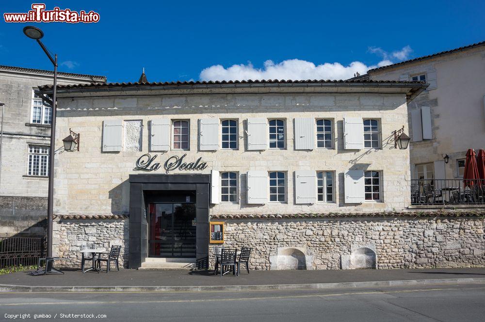 Immagine Ingresso del ristorante La Scala a Cognac, Francia - © gumbao / Shutterstock.com