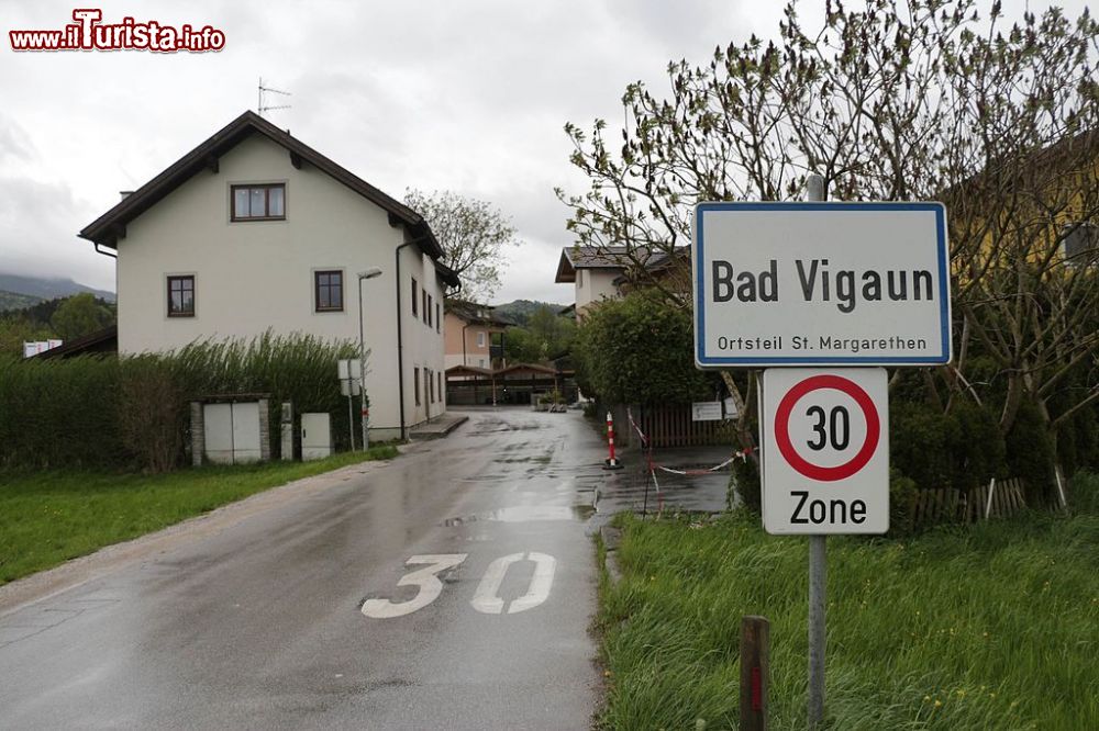 Immagine Ingresso del villaggio di Bad Vigaun, famoso per le terme, in Austria