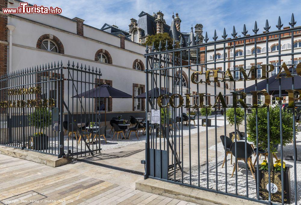 Immagine Ingresso della Champagne House Collard Picard in 'Avenue de Champagne' a Epernay, Francia. Questa bella azienda sorta nel 1996 si sviluppa su 15 ettari di terreno coltivato con il sistema della lotta integrata - © Daan Kloeg / Shutterstock.com