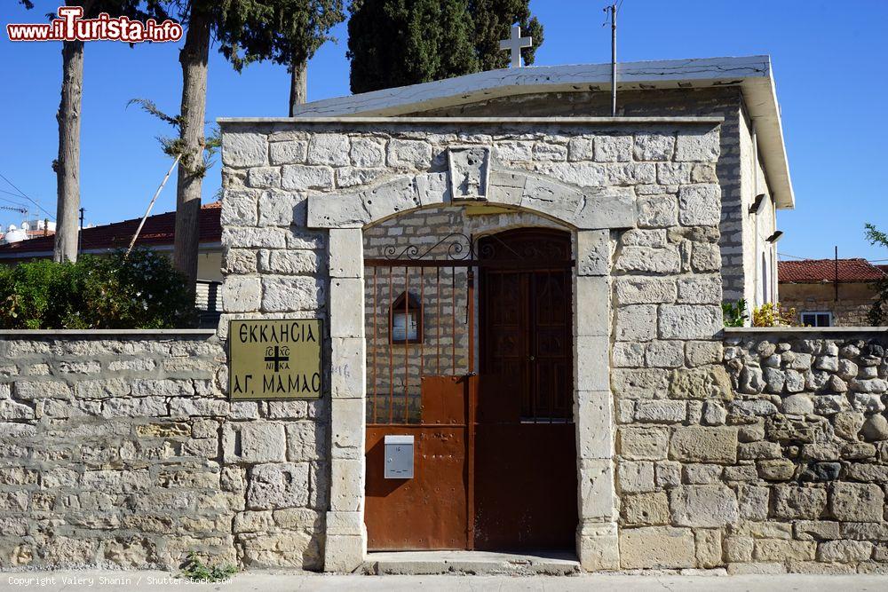 Immagine L'ingresso della chiesa di Saint Manas a Limassol, Cipro - © Valery Shanin / Shutterstock.com