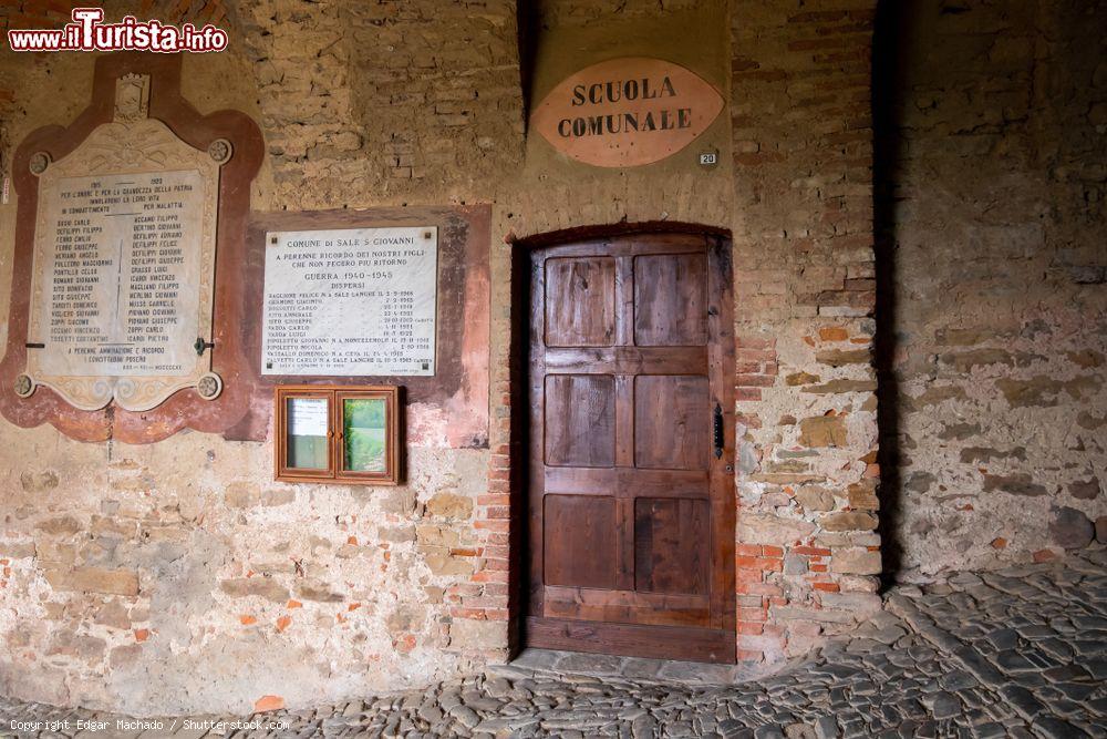 Immagine Ingresso della scuola comunale di Sale San Giovanni, Cuneo, Piemonte - © Edgar Machado / Shutterstock.com