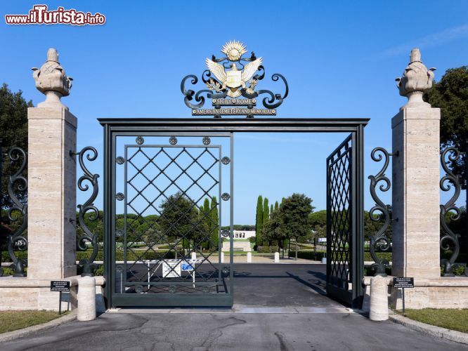 Immagine Ingresso dell'area cimiteriale militare americana di piazzale Kennedy, Nettuno (Lazio) © Gianluca Rasile / Shutterstock.com