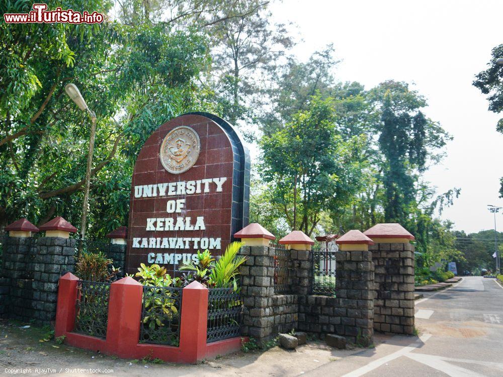 Immagine Ingresso dell'Università di Kerala al Kariyavattom Campus a Trivandrum, India. Qui si trovano le principali facoltà della città - © AjayTvm / Shutterstock.com