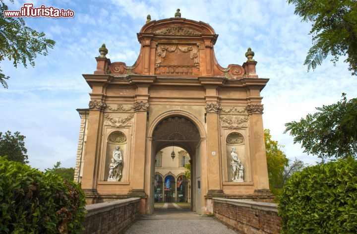 Immagine Ingresso del Museo Nazionale di Villa Pallavicinoa  Busseto - © Paolo Bona / Shutterstock.com