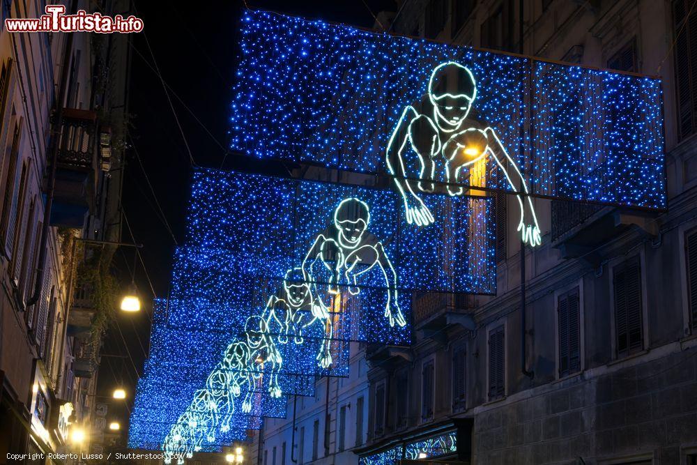 Immagine Installazione di Luci d'Artista in via Accademia delle Scienze a Torino - © Roberto Lusso / Shutterstock.com