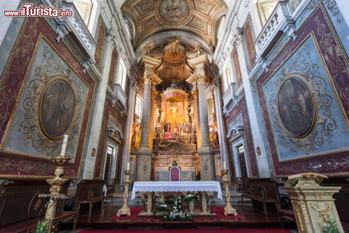 Immagine Interno della chiesa Bom Jeusus do Monte a Braga in Portogallo - © saiko3p / Shutterstock.com