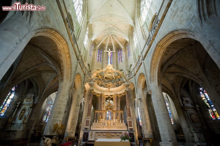 Immagine Interno della chiesa di Saint-Sauveur a Dinan. Secondo la tradizione, la chiesa sarebbe stata fondata nell'XI secolo da un cavaliere di ritorno dalle Crociate - foto © Claudio Giovanni Colombo / Shutterstock.com