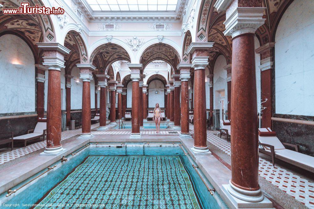 Immagine Interno dei bagni termali con colonne a Marianske Lazne (Repubblica Ceca) - © Swedishnomad.com - Alex W / Shutterstock.com