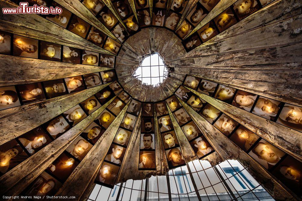 Immagine Interno del bunker atomico trasformato in museo a Tirana, Albania - © Andres Naga / Shutterstock.com