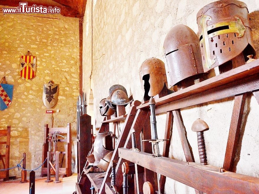 Immagine Interno del Castello svevo aragonese di Montalbano Elicona in Sicilia