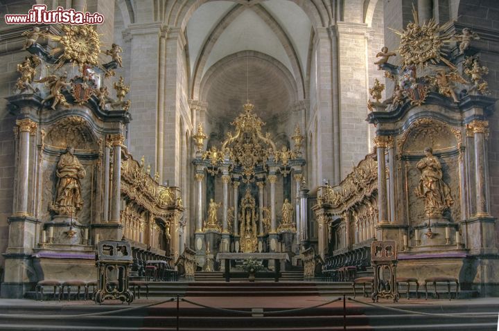 Immagine L'interno del duomo di Worms, Germania. La struttura generale della chiesa riprende parzialmente quella della cattedrale di Spira (Speyer) - foto © clearlens / Shutterstock.com