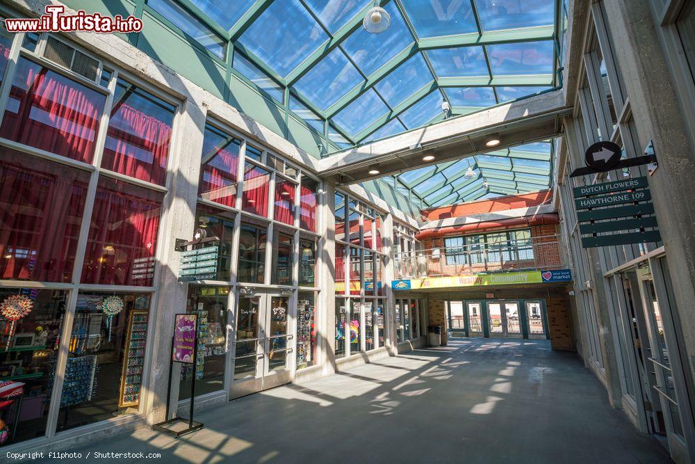 Immagine Interno del mercato dei contadini a Kansas City, Missouri. Quest'area mercatale è una delle principali attrazioni del centro cittadino - © f11photo / Shutterstock.com