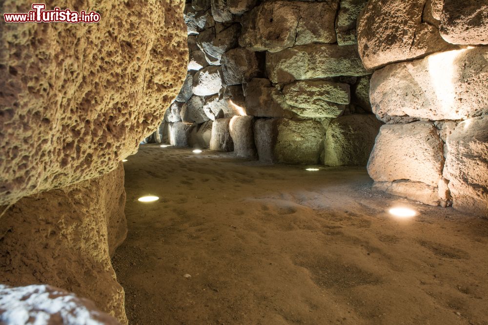 Immagine Interno del Nuraghe di Santu Antine a Torralba di Sassari, in Sardegna