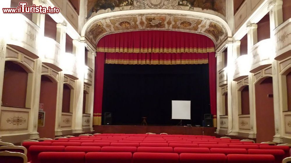 Immagine Interno del Teatro Comunale di Novoli in Salento - © PietroBlu - CC BY 3.0, Wikipedia