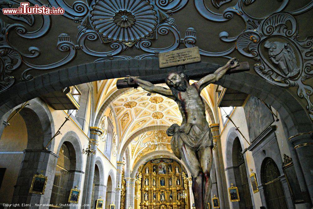 Immagine L'interno della cattedrale di Puebla, Messico. Dedicata all'Immacolata Concezione di Maria Vergine, la costruzione venne iniziata alla fine del XVI° secolo su ordine di Filippo II° di Spagna  - © Eleni Mavrandoni / Shutterstock.com