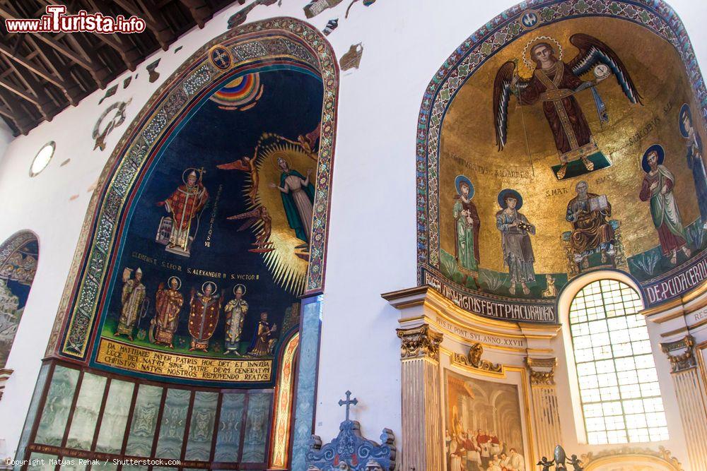 Immagine Interno della Cattedrale di Salerno il Duomo cittadino - © Matyas Rehak / Shutterstock.com