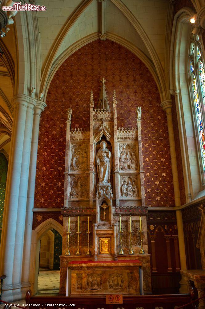 Immagine Interno della chiesa cattolica di San Patrizio a Melbourne, Victoria, Australia. Costruita fra il 1858 e il 1939, questa chiesa in stile neogotico venne progettata dall'architetto William Wardell - © iPostnikov / Shutterstock.com