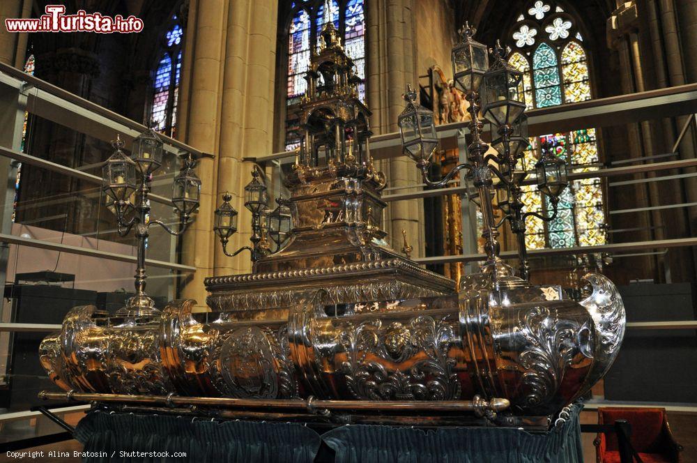 Immagine Interno della chiesa di Maria Immacolata a Vitoria Gasteiz, Spagna - © Alina Bratosin / Shutterstock.com