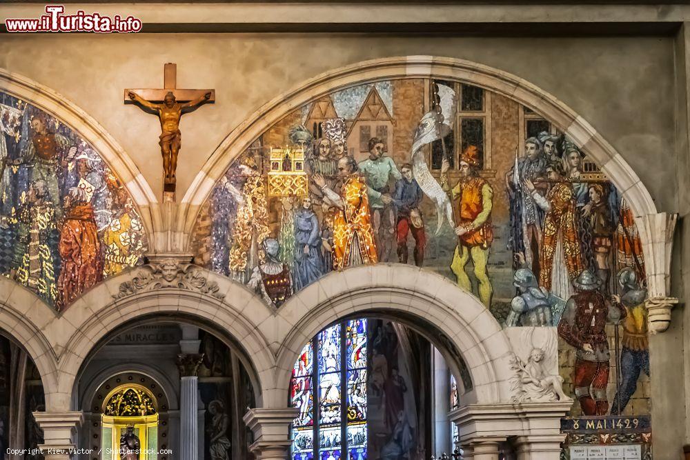 Immagine Interno della chiesa di Saint-Paul-Notre-Dame-of-Miracles a Orléans, Francia. Si trova nei pressi di Place de Gaulle nel centro della città e fa parte dei monumenti storici francesi - © Kiev.Victor / Shutterstock.com