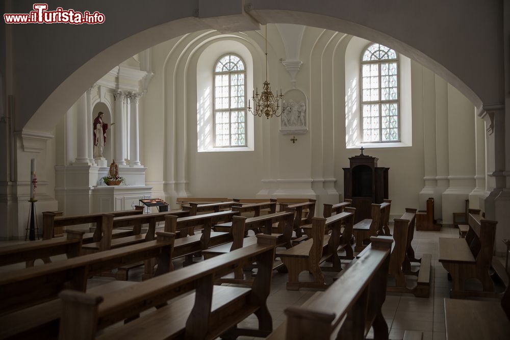 Immagine Interno della chiesa di San Pietro e Paolo a Siauliai, Lituania. Costruita fra il 1617 e il 1626, è un bell'esempio di Rinascimento e Manierismo. Nel 1997 è stata elevata al rango di cattedrale da papa Giovanni Paolo II°.