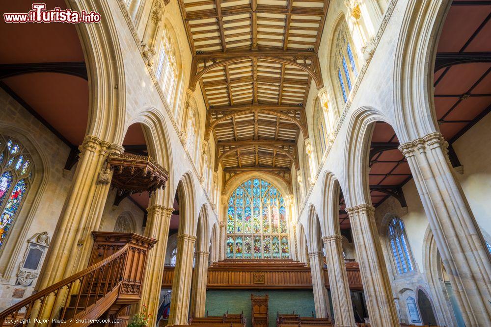 Immagine Interno della chiesa di Santa Maria Vergine a Oxford, Inghilterra (UK). E' la più grande chiesa parrocchiale della città oltre che il centro da cui è cresciuta l'Università di Oxford - © Pajor Pawel / Shutterstock.com