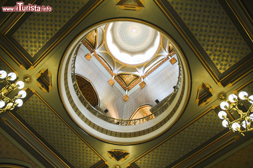 Immagine Interno della cupola dorata del Campidoglio di Hartford, Connecticut (USA).