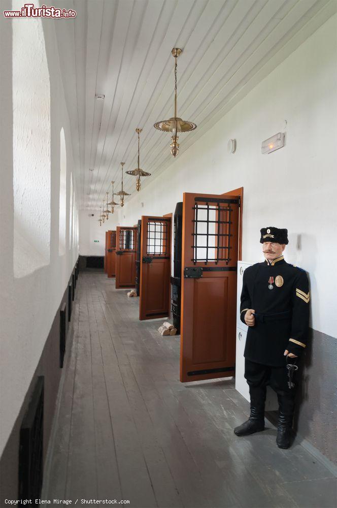 Immagine Interno della prigione del castello di Tobolsk, Russia. Nata come prigione, oggi è un interessante museo. Fu aperta nel 1855 e chiusa nel 1989 - © Elena Mirage / Shutterstock.com