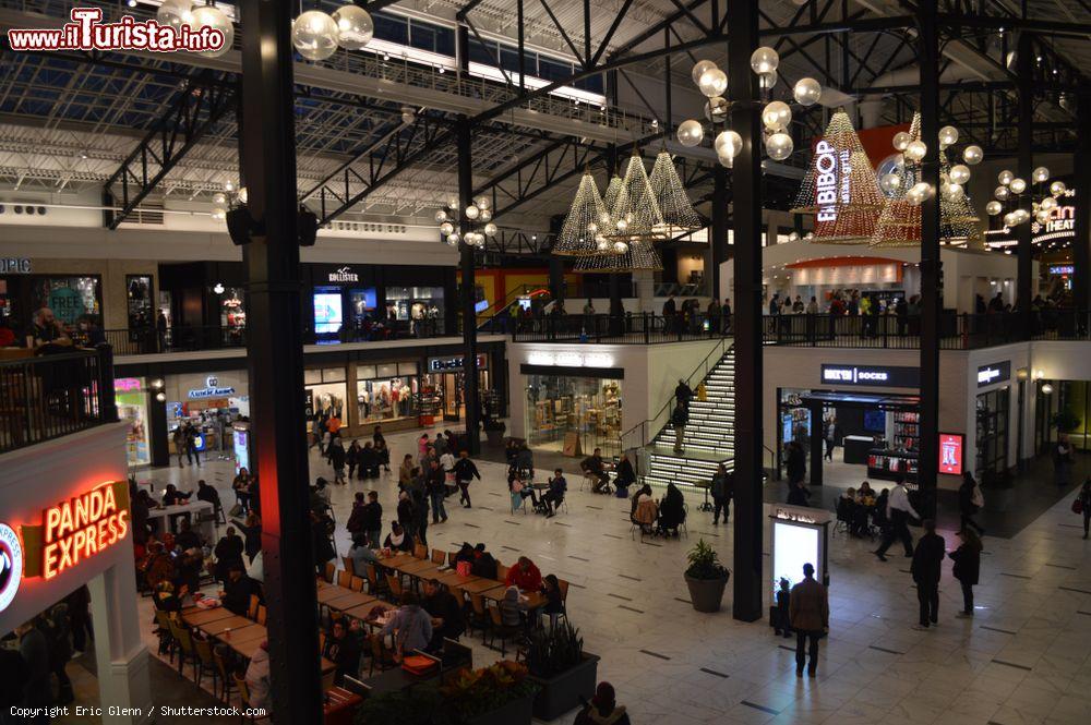 Immagine Interno dell'Easton Town Centre Shopping Mall di Columbus, stato dell'Ohio (USA) - © Eric Glenn / Shutterstock.com