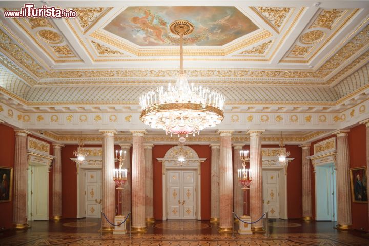 Immagine Interno del museo Tsaritsyno di Mosca, Russia - Costruito nel 1776, questo edificio del parco Caricyno ospita anche un museo dedicato all'architettura di cui questa immagine mostra i sontuosi interni © Pavel L Photo and Video / Shutterstock.com