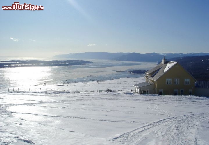 Immagine Fiume San Lorenzo, Les Eboulements: il Saint-Laurent domina il paesaggio della regione dello Charlevoix ed offre vedute straordinarie e sempre diverse a seconda delle stagioni e delle condizioni atmosferiche - ©Tourisme Charlevoix, Annie Bolduc