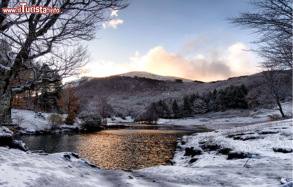 Immagine Inverno sul Lago Calamone, Appennino Emiliano