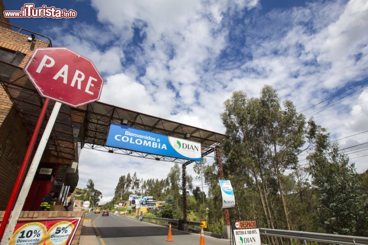 Immagine Ipiales, Colombia: la frontiera tra Colombia ed Ecuador si trova proprio fuori città. Sul lato opposto dl confine sorge la città di Tulcán - foto © Michel Piccaya / Shutterstock.com