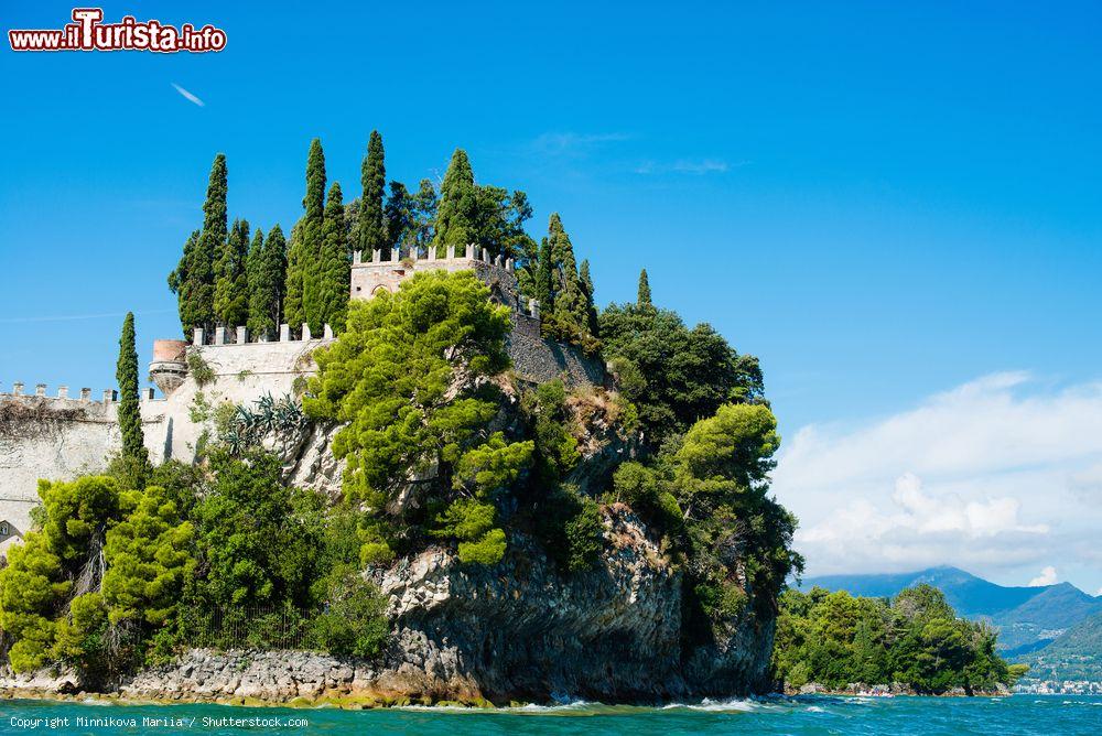 Immagine L'isola del Garda si trova non lontano da San Felice del Benaco in Lombardia - © Minnikova Mariia / Shutterstock.com